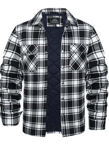 Veste carreaux noirs et blancs pour homme avec intérieur matelassé. Sur un fond blanc.