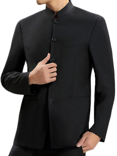 Veste habillée homme avec col mao, de couleur noire, porté par un homme. Sur un fond blanc.