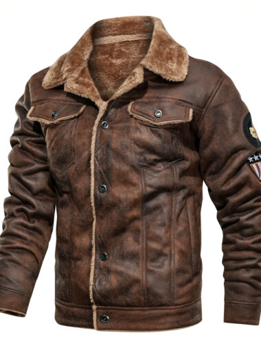 Veste aviateur homme en simili cuir avec col à revers, de couleur marron, sur fond blanc.