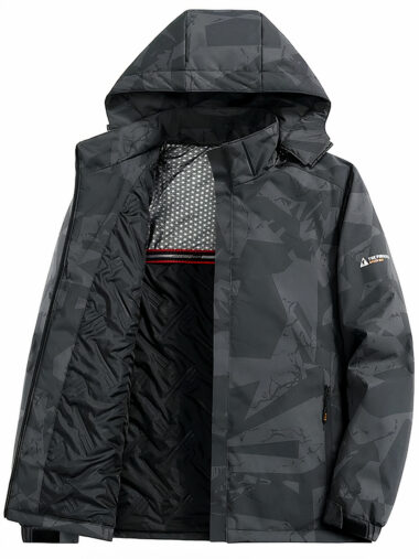 Veste imperméable homme thermique avec capuche, grise et noire. Sur un fond blanc.