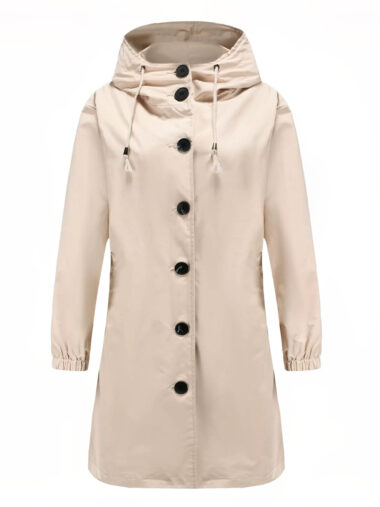 Veste parka femme conception imperméable, de couleur beige, sur un fond blanc.