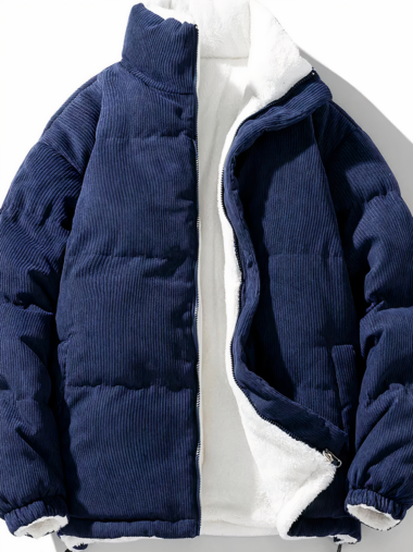 Veste réversible homme chaude et effet velours côtelé sur fond blanc