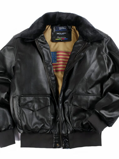 Veste vintage homme en simili cuir style aviateur de couleur noire. Sur un fond blanc.