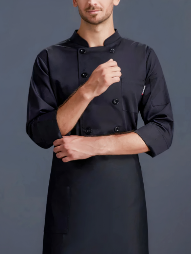 Veste de cuisine homme noire et respirante avec boutons sur un homme sur fond gris