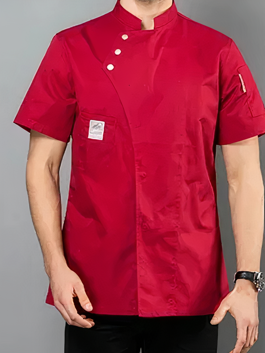 Veste de cuisine homme rouge avec boutons Veste de cuisine homme rouge avec boutons sur un homme sur fond gris