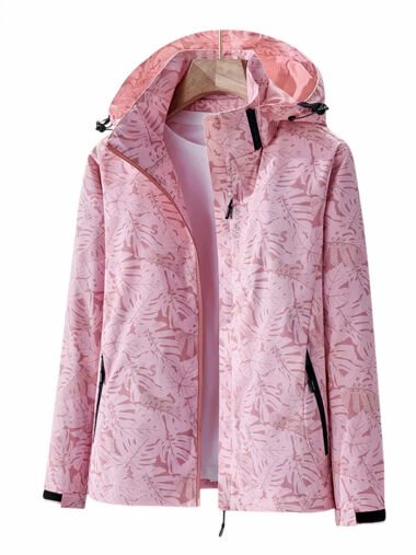Veste de quart femme coupe-vent et imperméable sur fond blanc